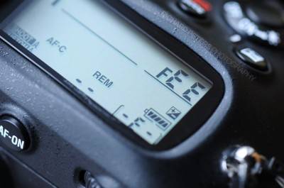 Сообщение Объектив не присоединен на камерах Nikon